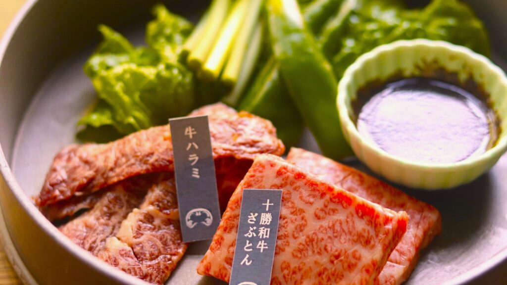 今夜はだれにも邪魔されない。お肉とお酒に溺れる宿