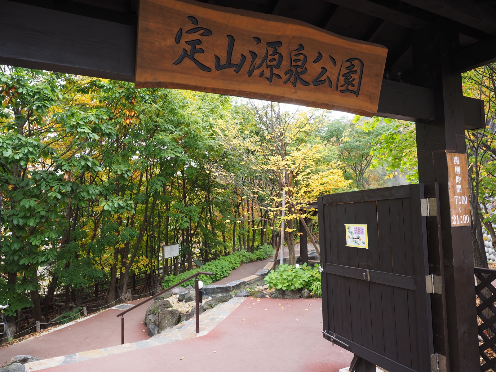 今夜はだれにも邪魔されない。お肉とお酒に溺れる宿