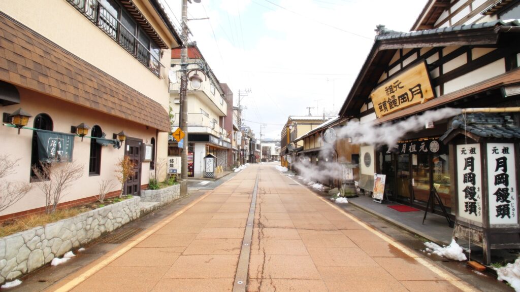 今日は温泉街へ。