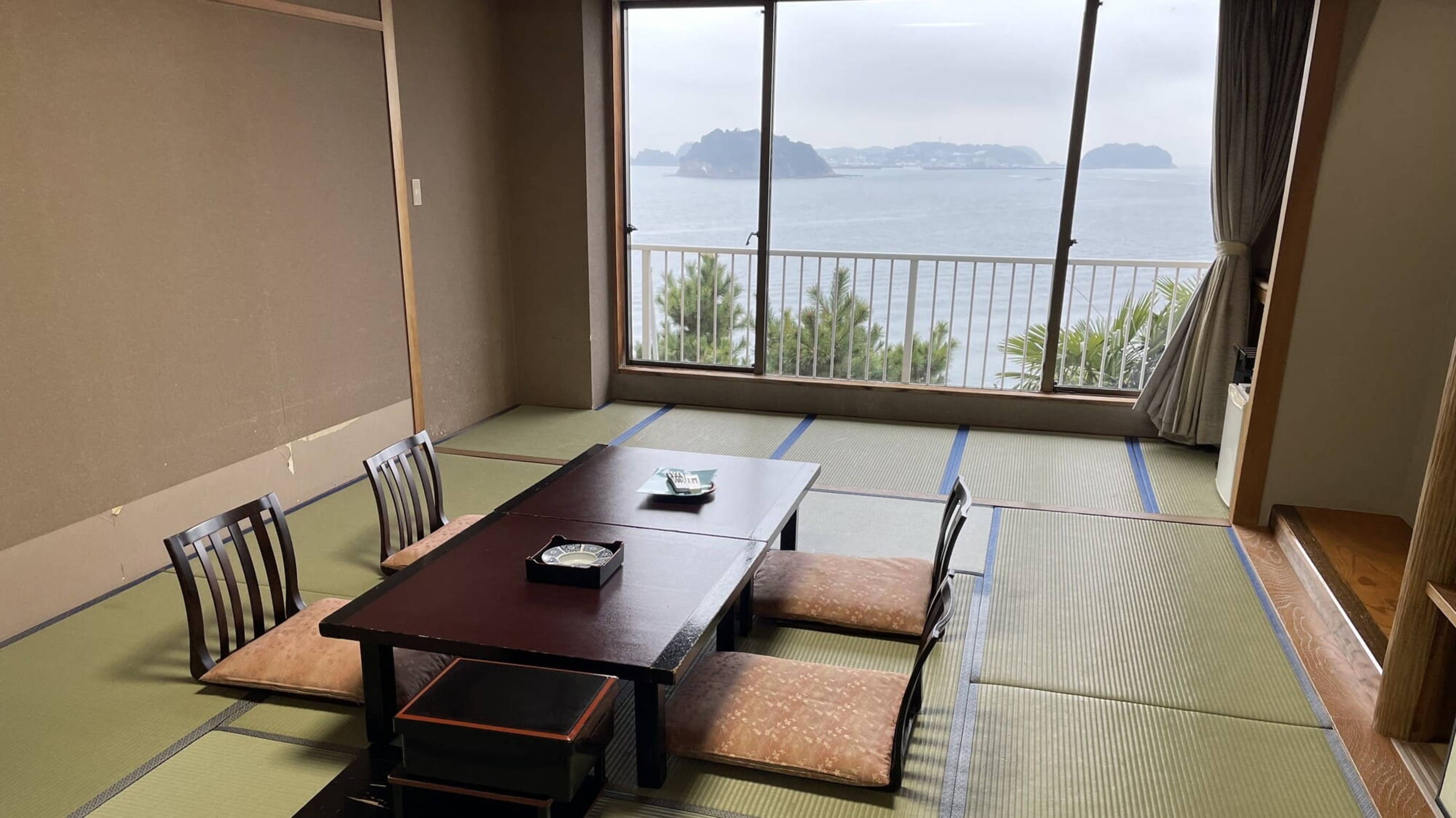 波音を聞き、海鮮に浸る