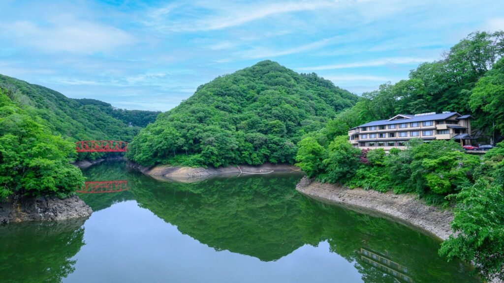 神秘の神龍湖に映るわたし