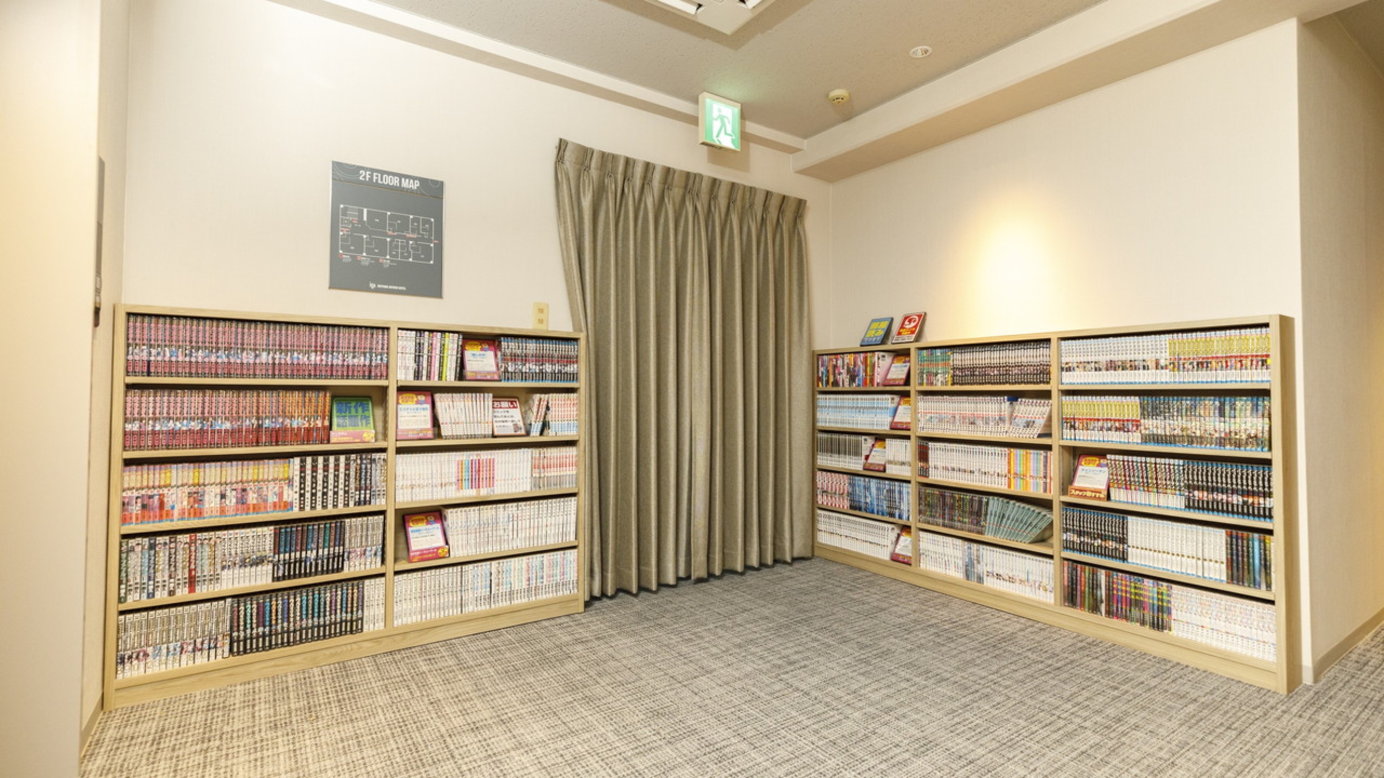 新しい部屋。古い町。