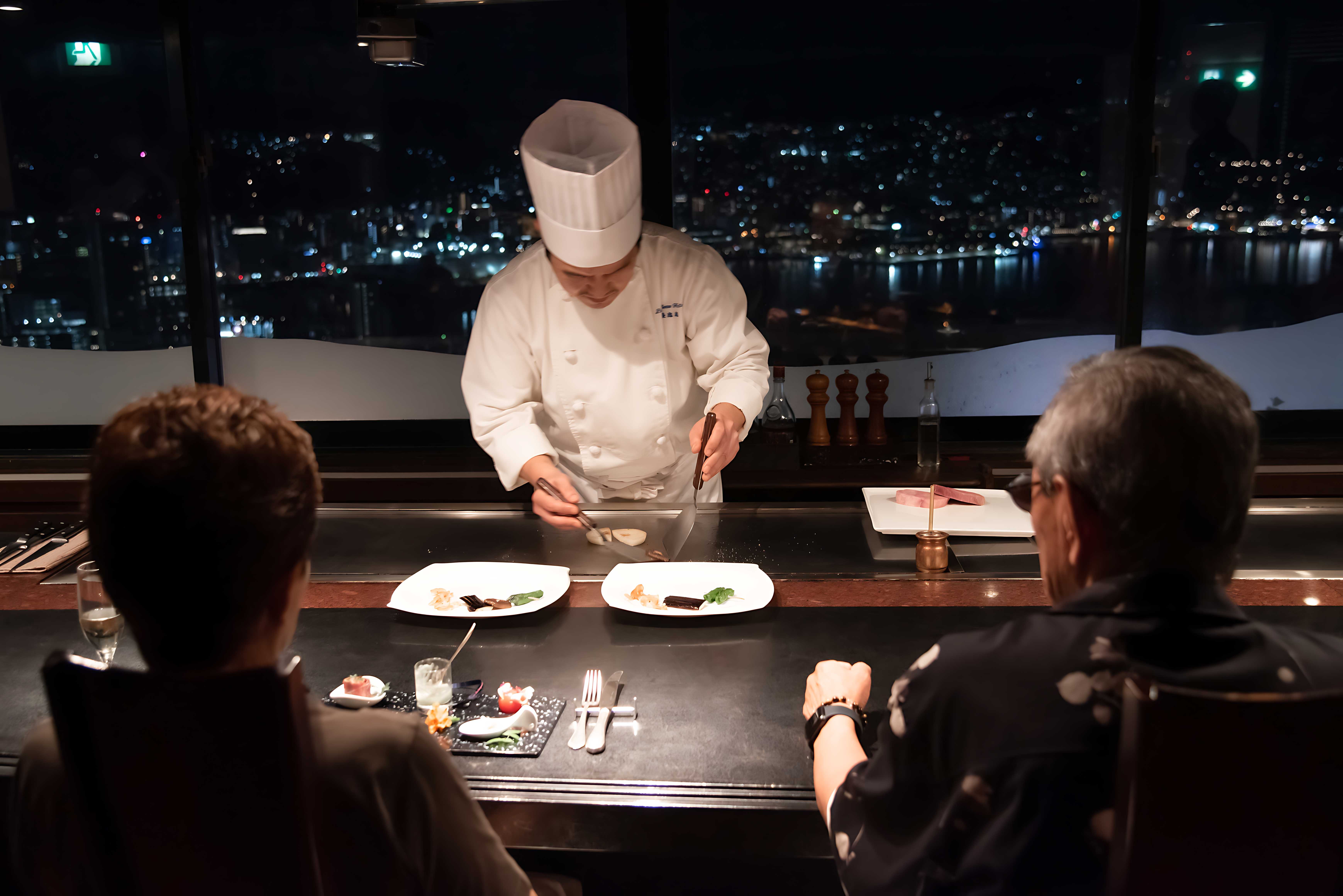 静かな部屋。贅沢な夜景。